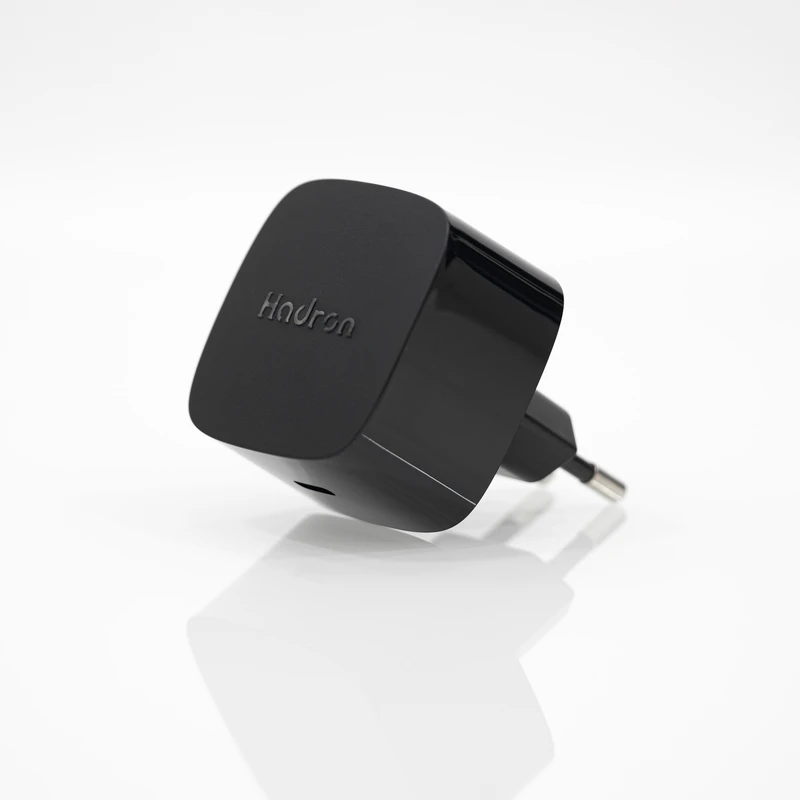 شارژر دیواری 25 وات هادرون مدل C1011 با اتصال به پریز دوشاخه و تکنولوژی شارژ سریع USB PD 1